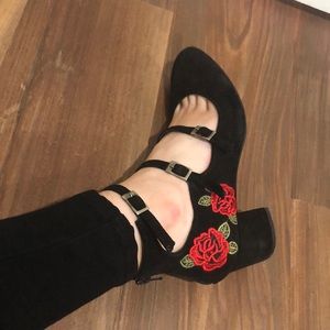 Used Steve Madden rose embroidered black heels